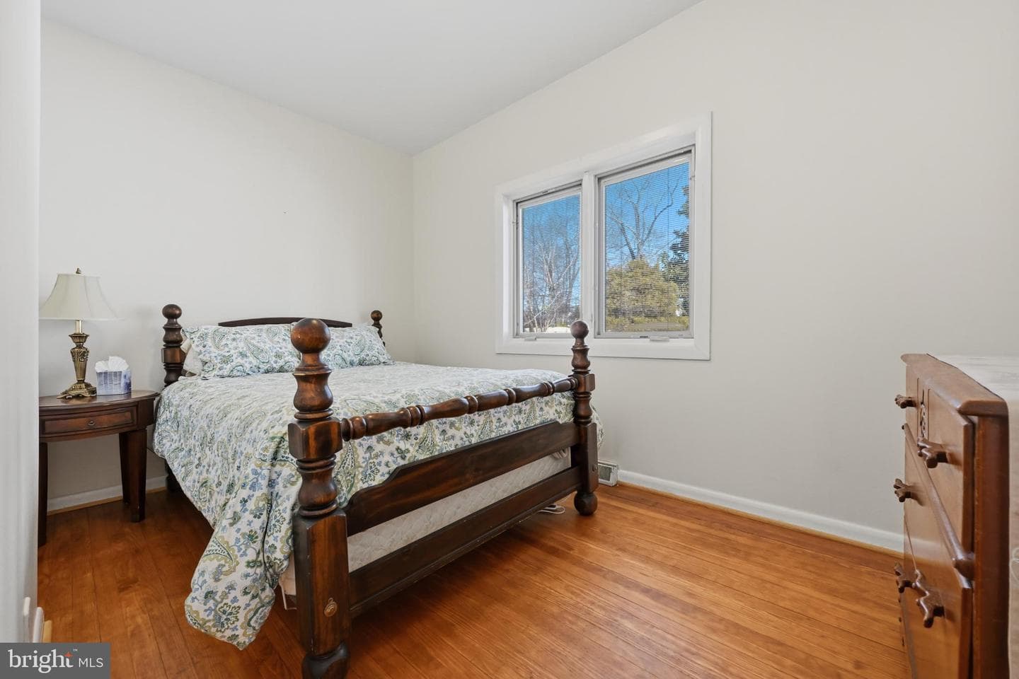 352 Riverside Drive photo 24