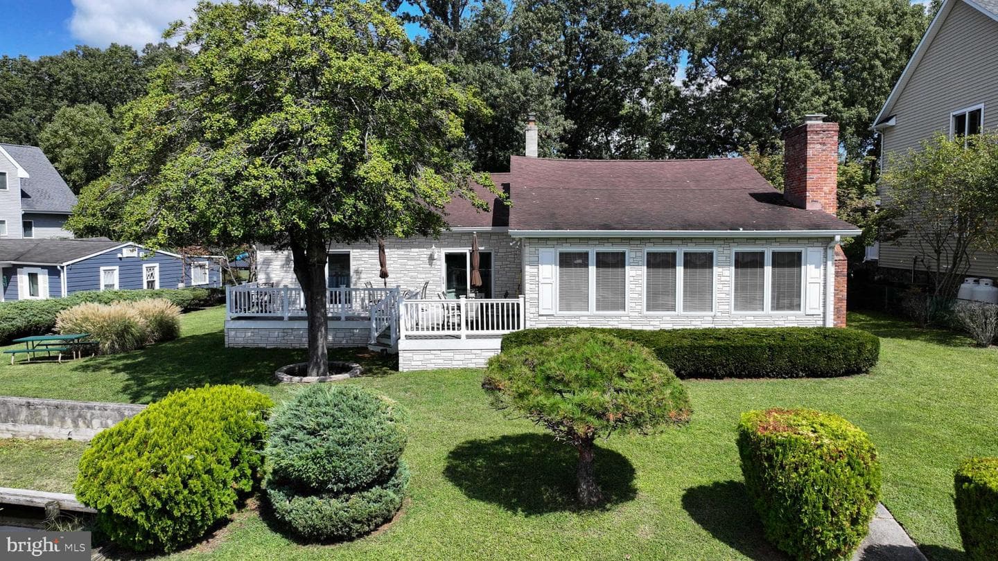 352 Riverside Drive photo 38
