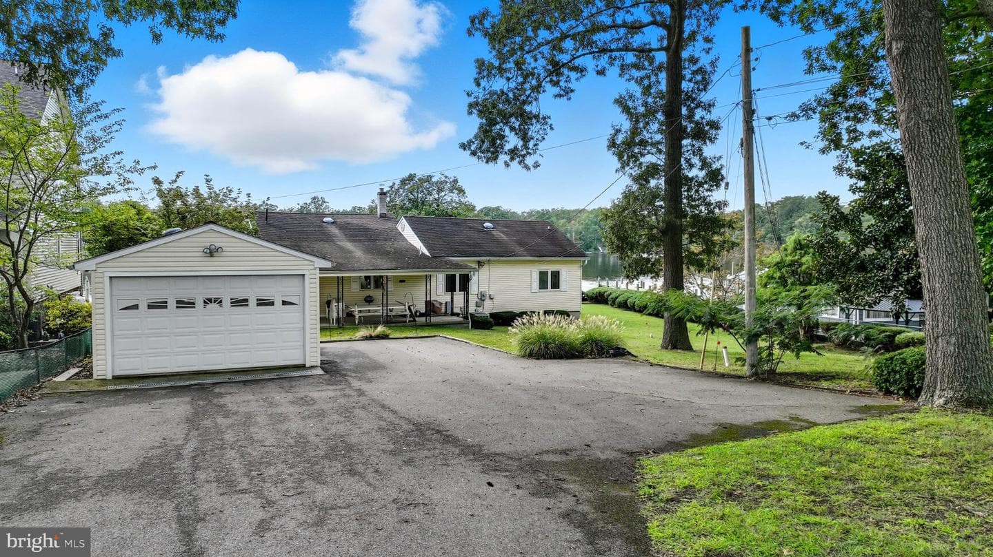 352 Riverside Drive photo 40
