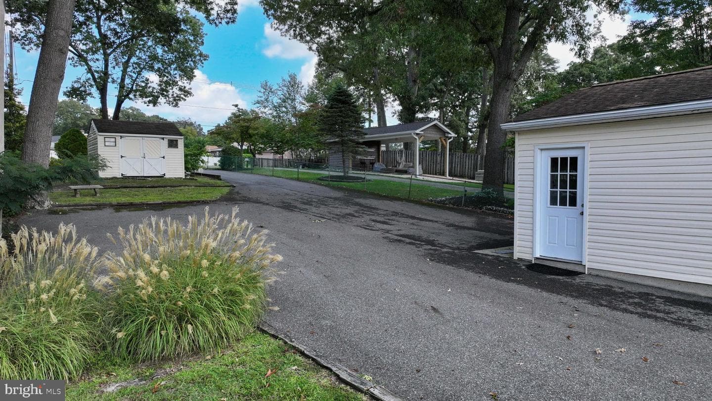 352 Riverside Drive photo 41