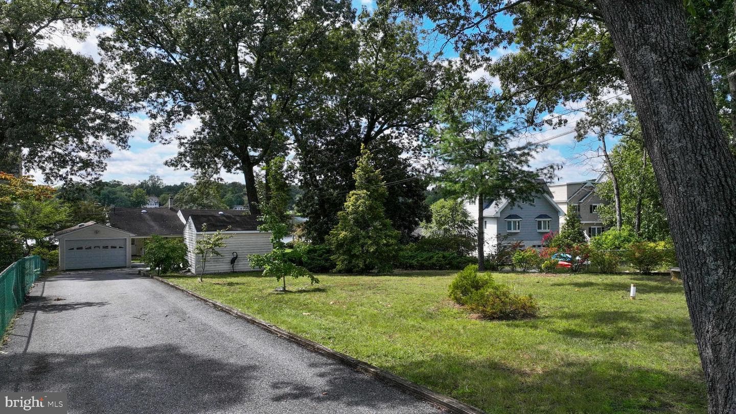 352 Riverside Drive photo 42