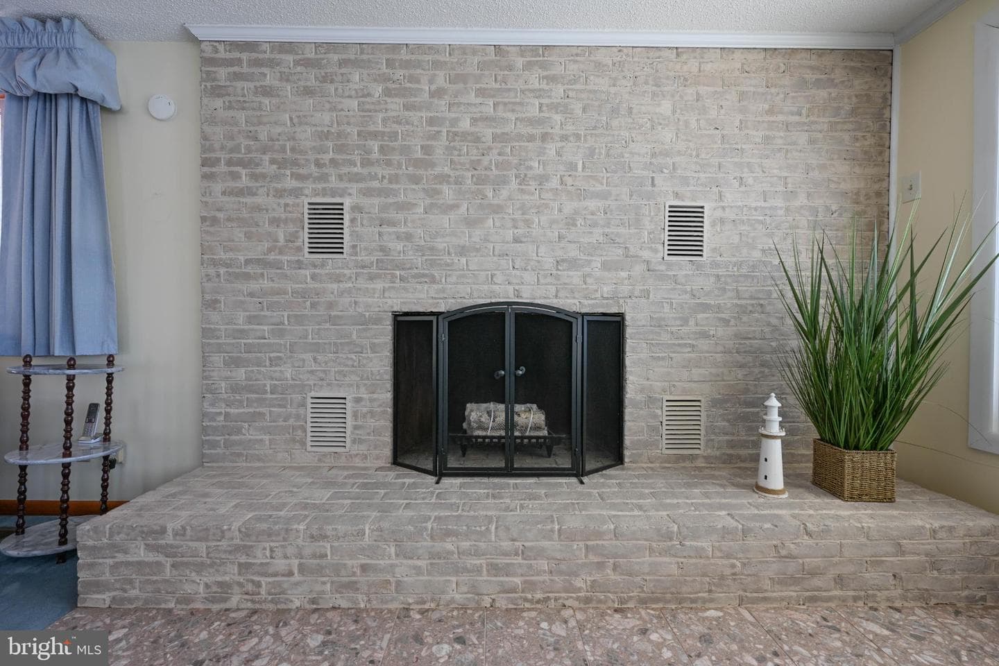 352 Riverside Drive photo 8