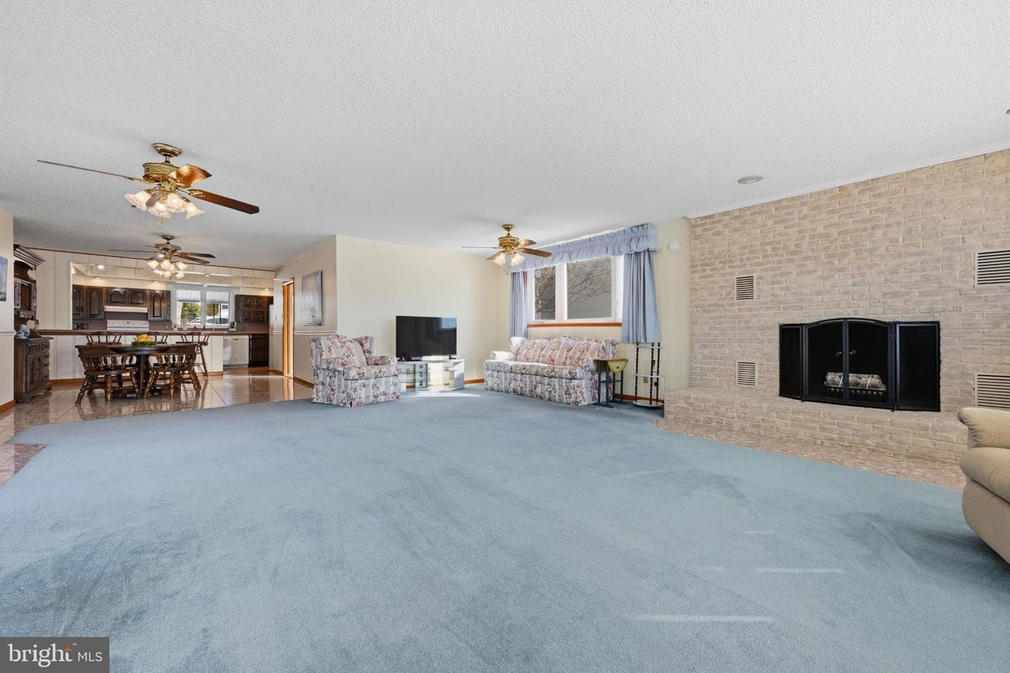 352 Riverside Drive photo 9