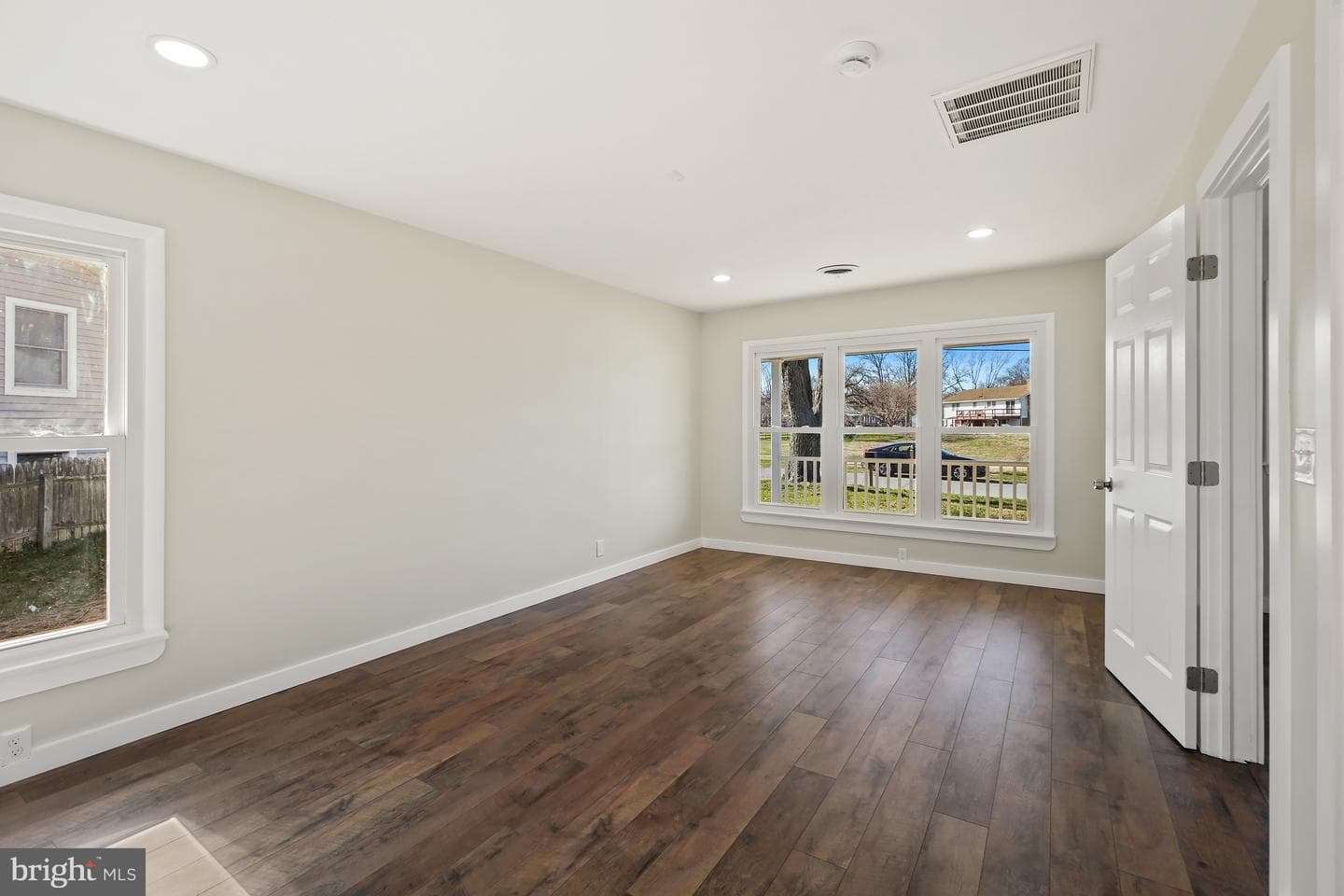 1546 Ridgely Drive photo 23