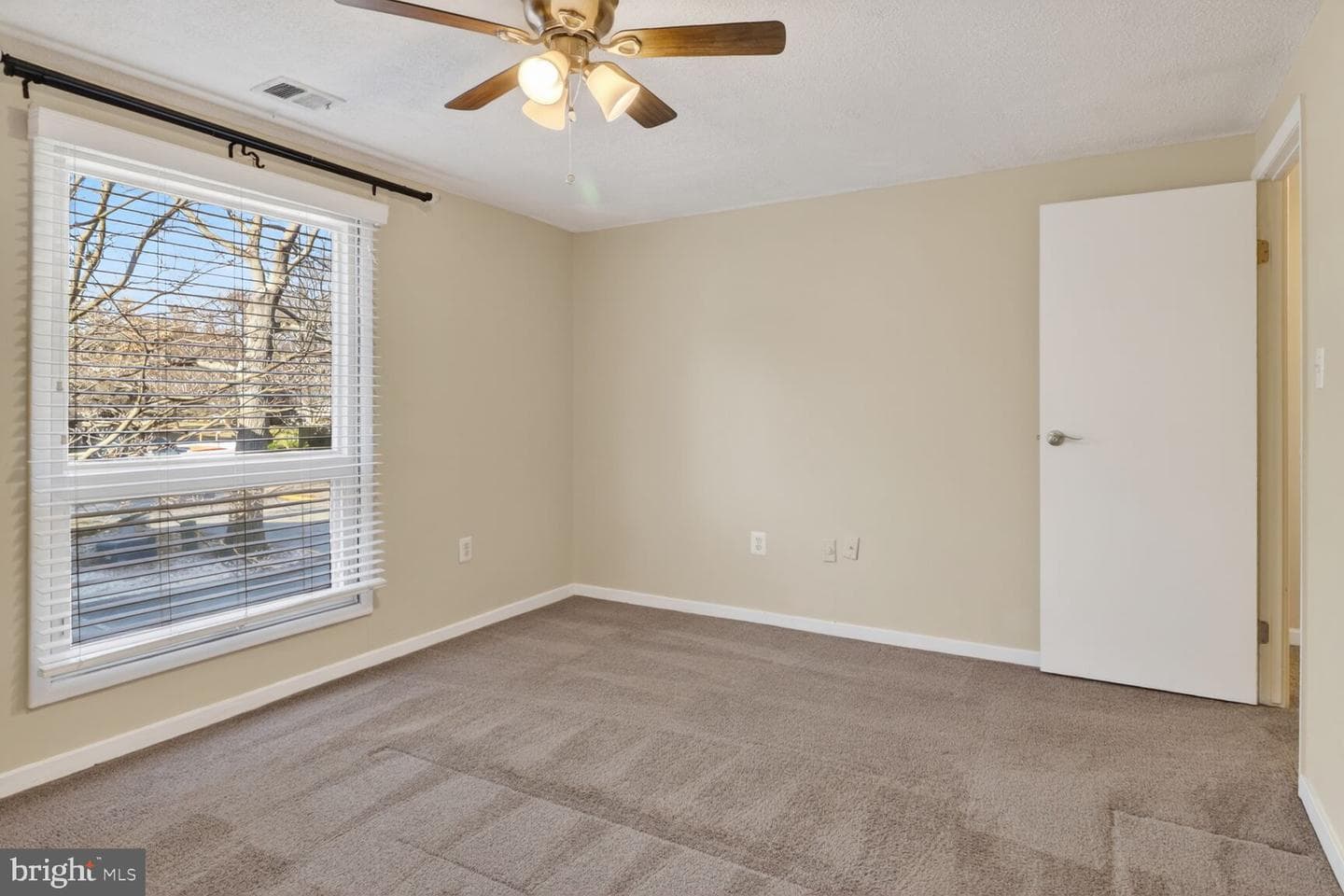 592 Glen Court photo 14