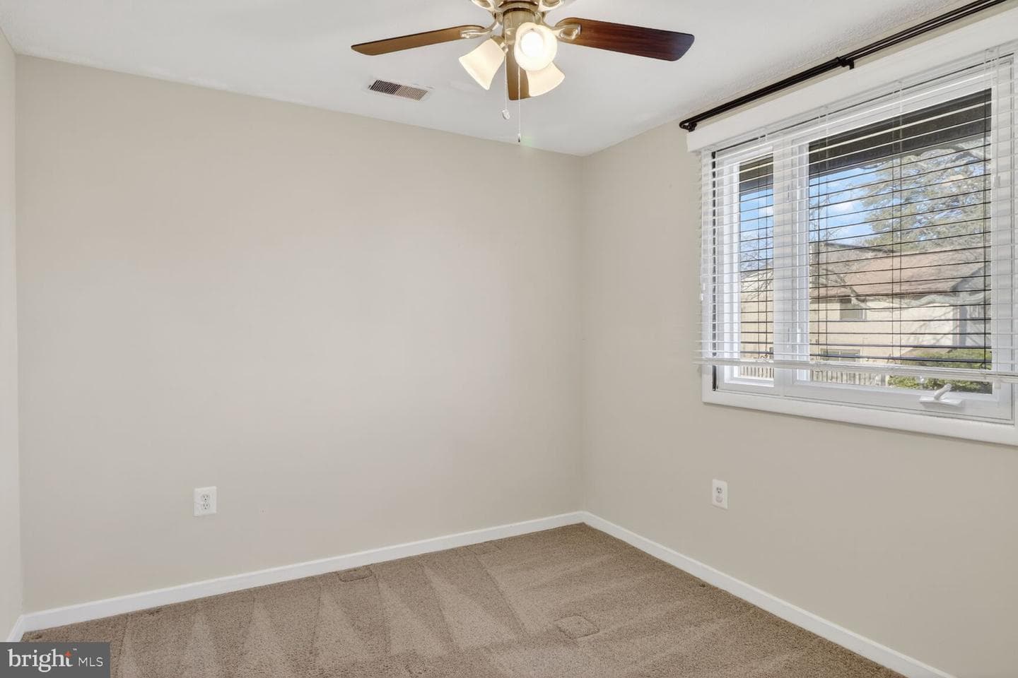 592 Glen Court photo 17