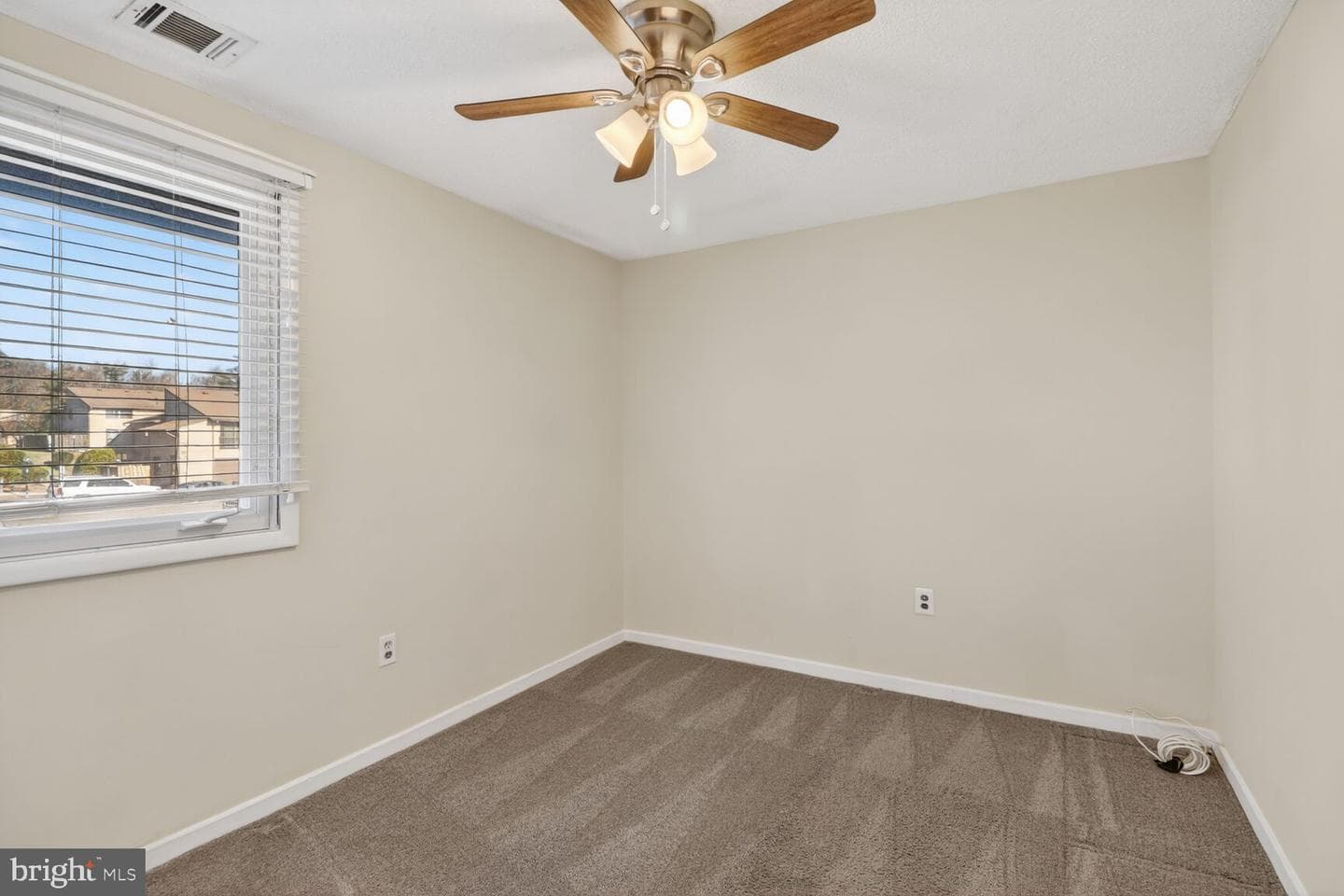 592 Glen Court photo 19