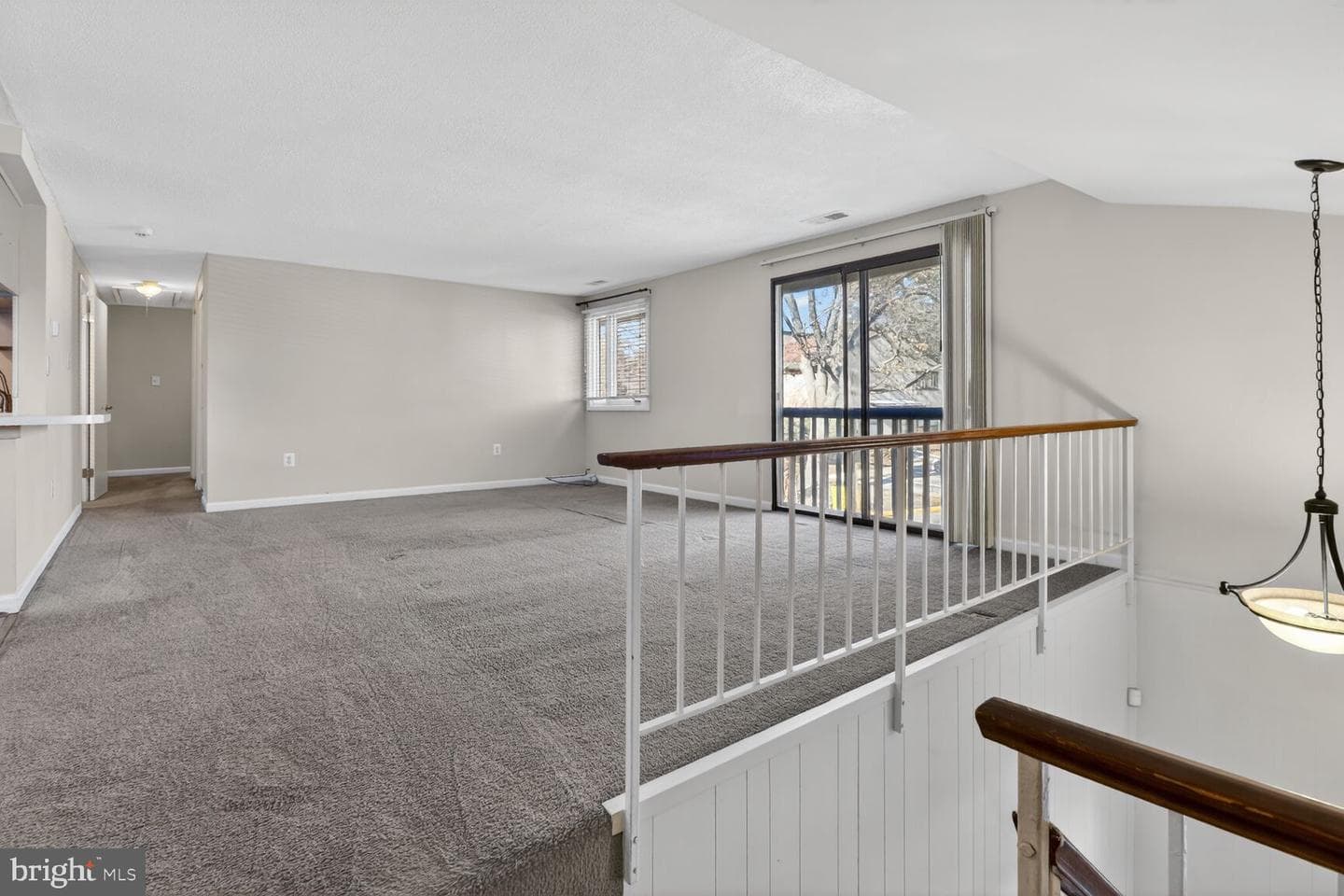 592 Glen Court photo 3