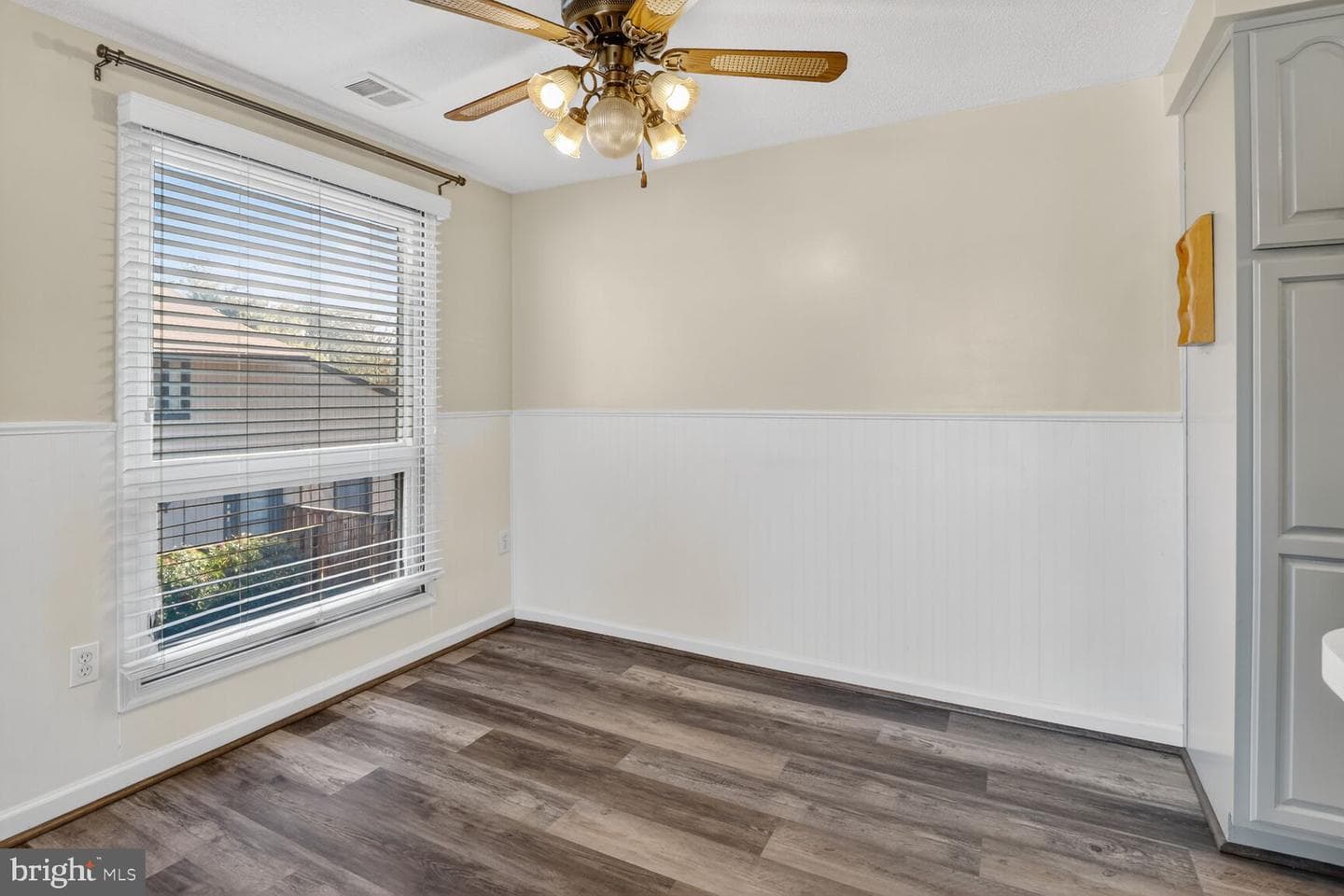 592 Glen Court photo 6