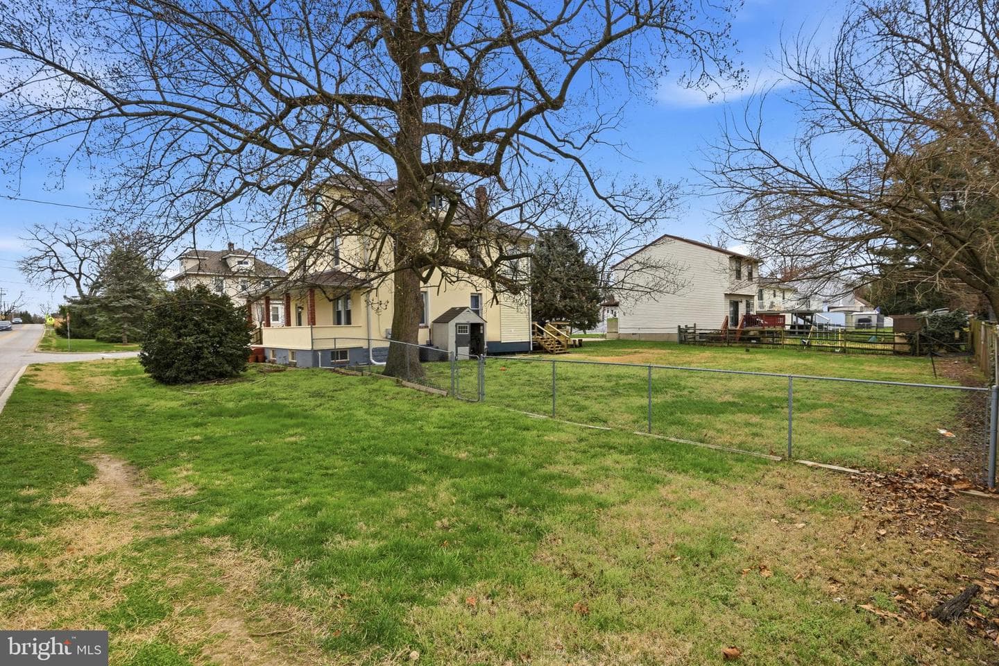 711 Wellham Avenue photo 37