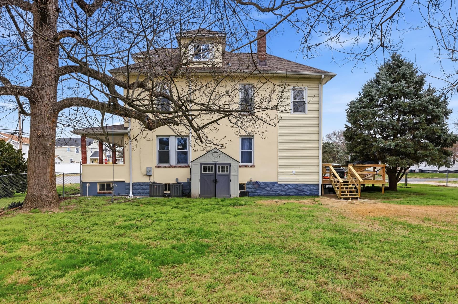 711 Wellham Avenue photo 38