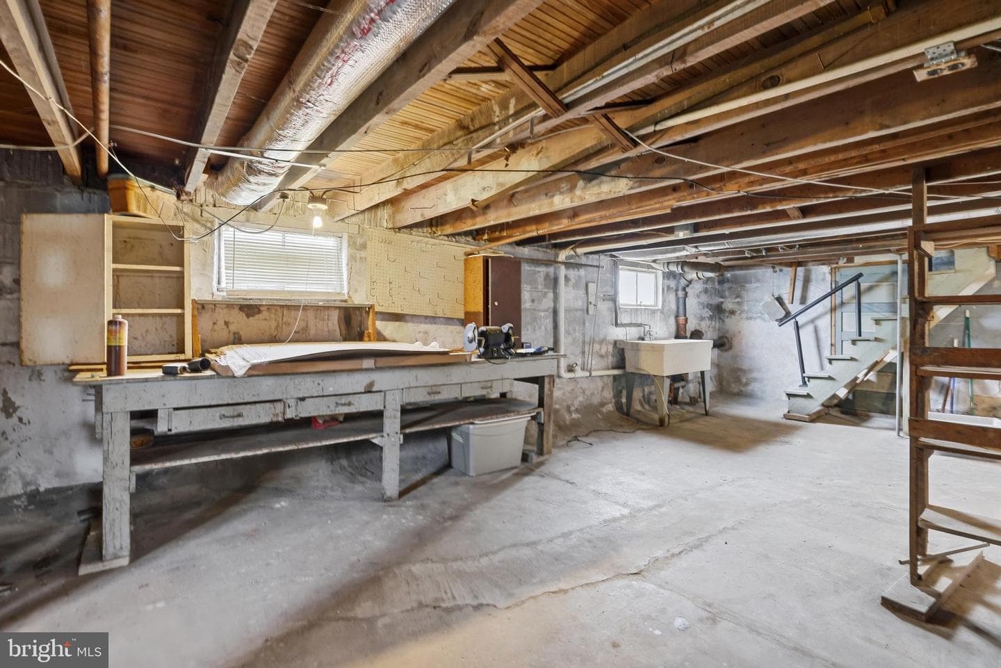 711 Wellham Avenue photo 39