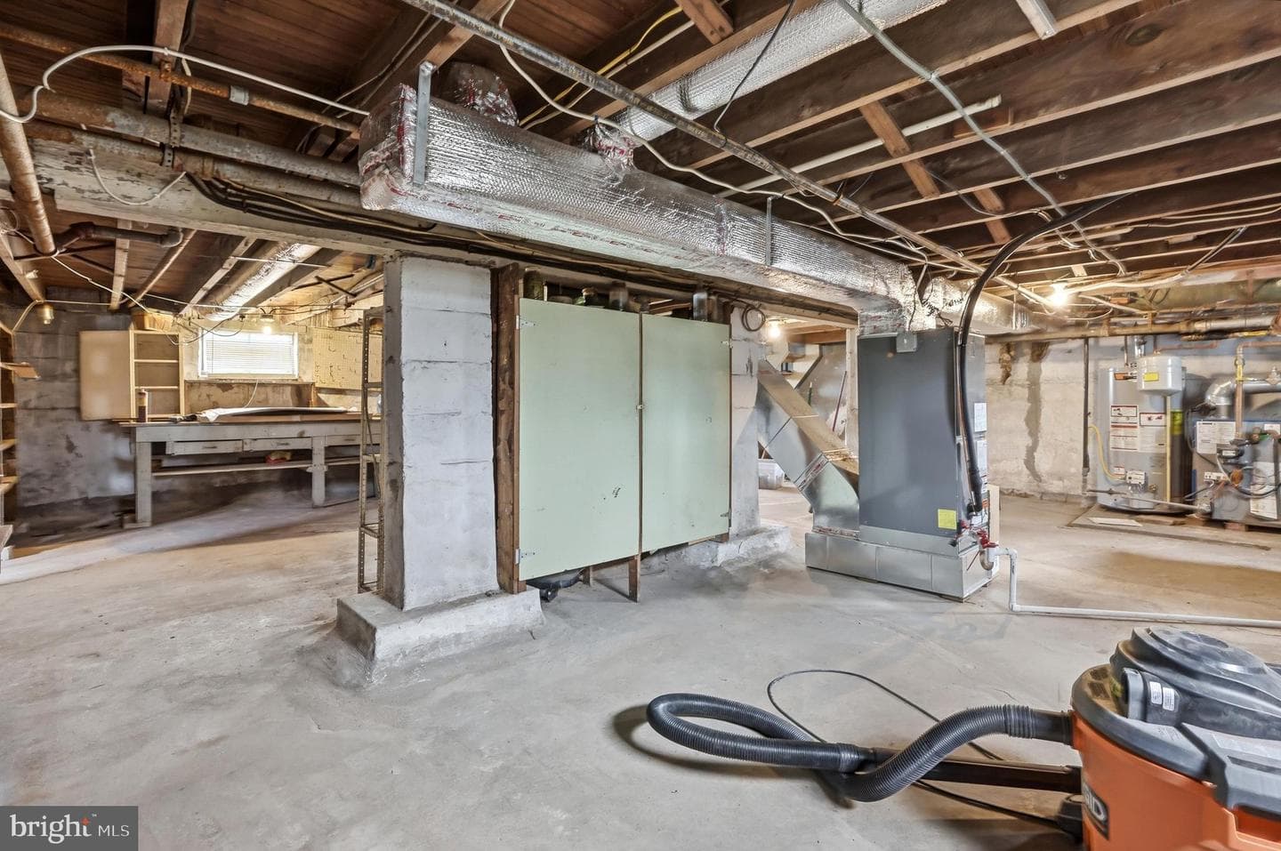 711 Wellham Avenue photo 40