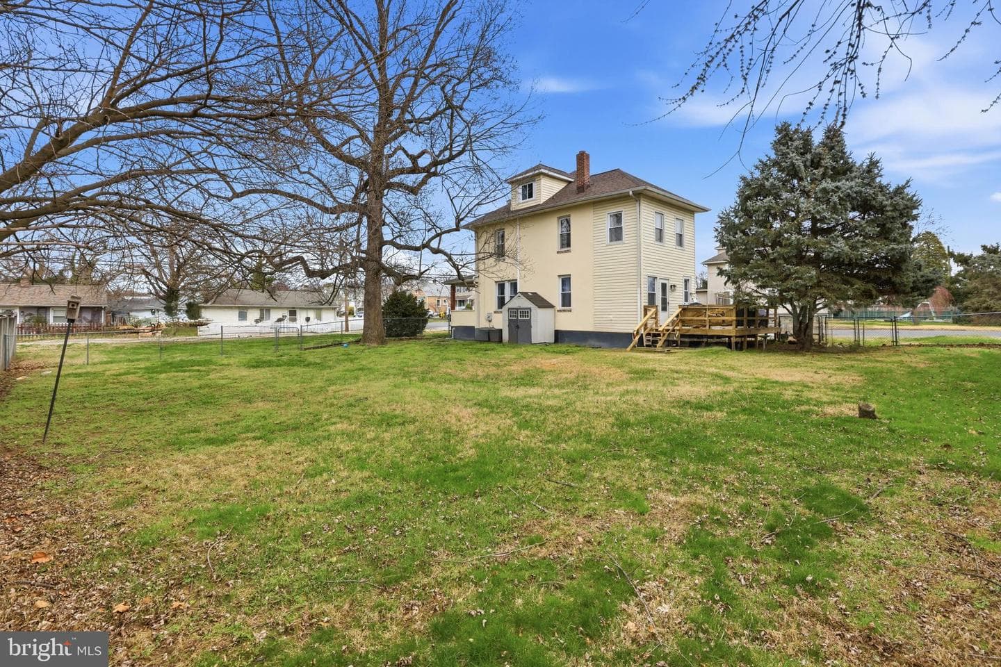 711 Wellham Avenue photo 43