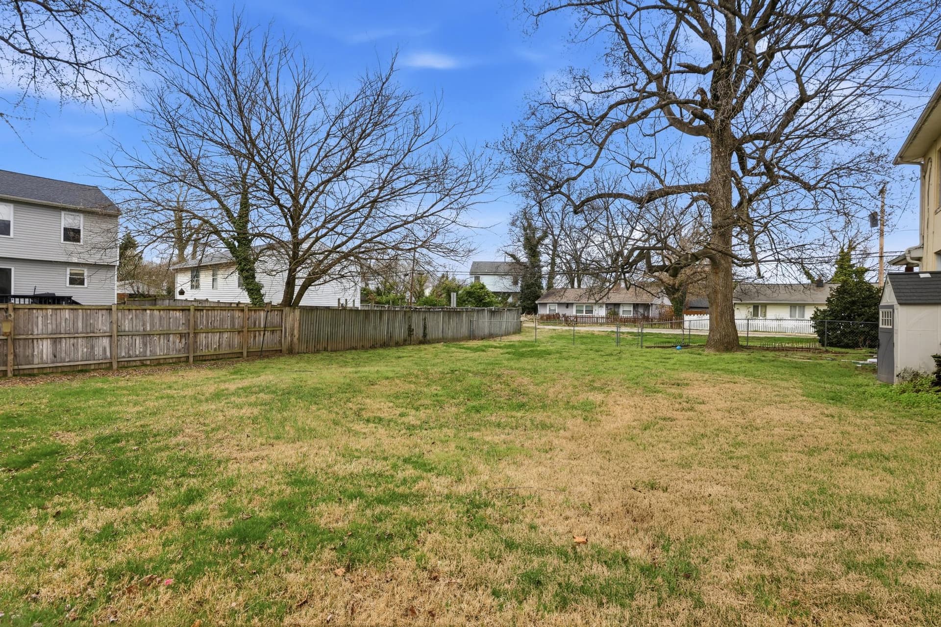 711 Wellham Avenue photo 44