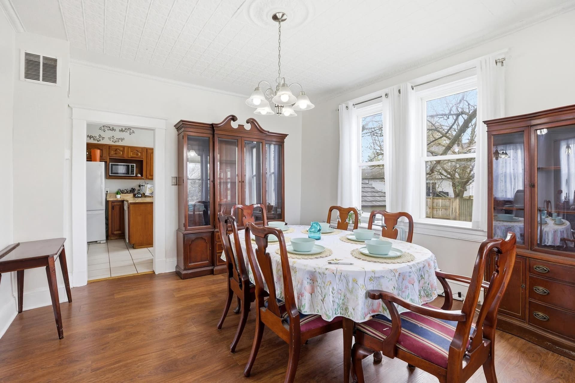 711 Wellham Avenue photo 8