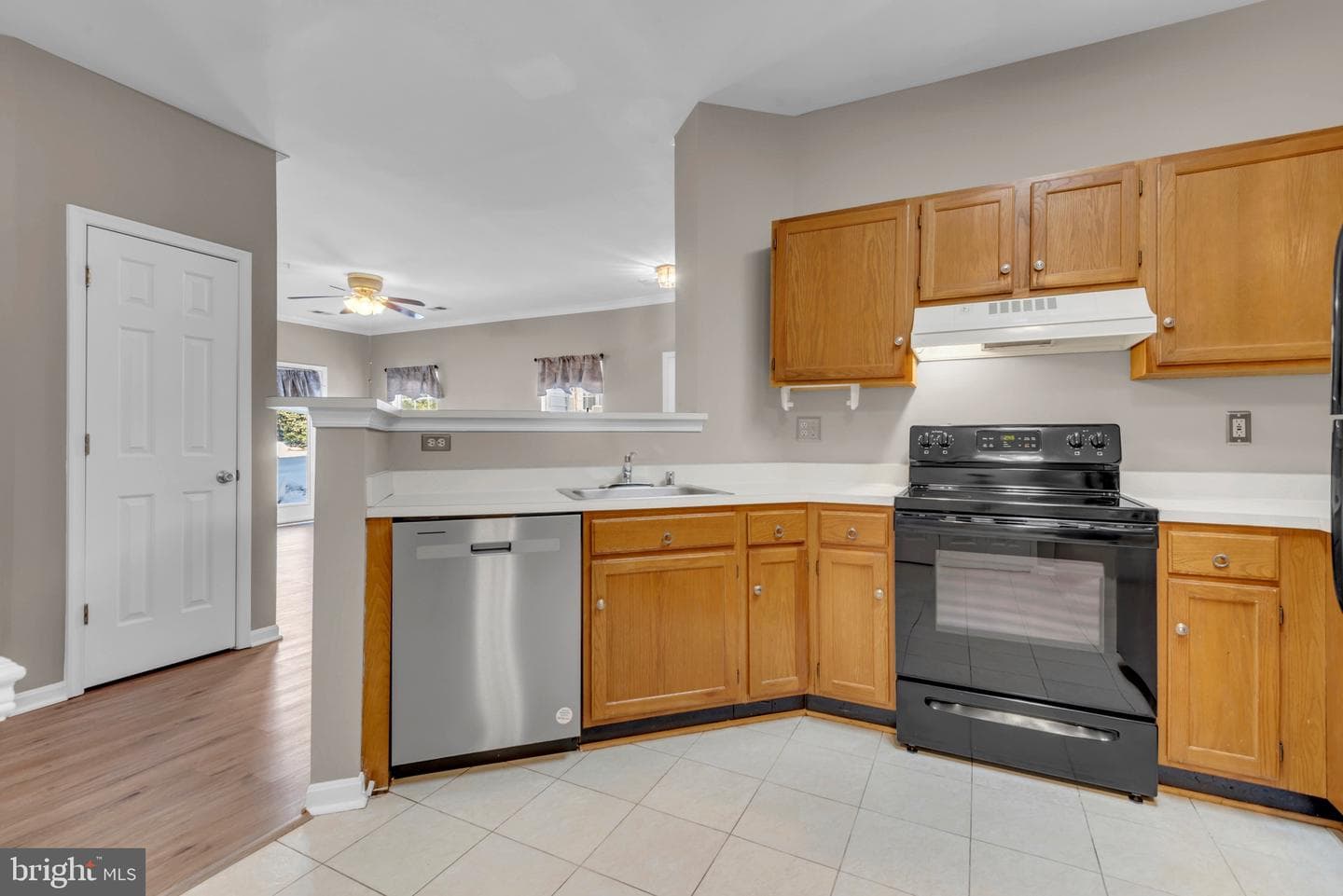 1523 Danewood Court photo 4