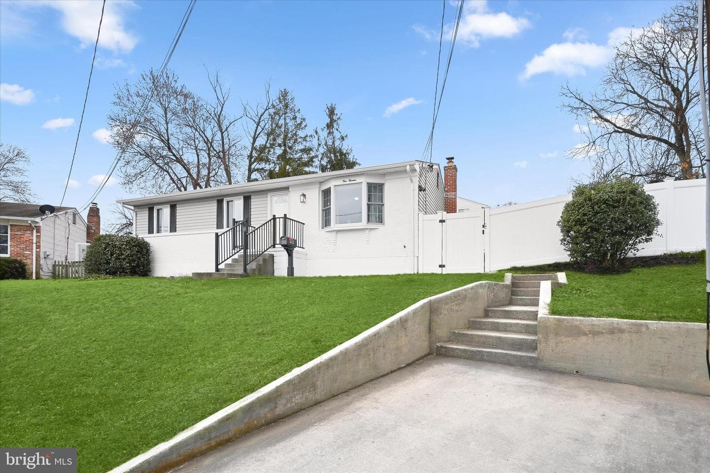 413 Elm Avenue photo 2