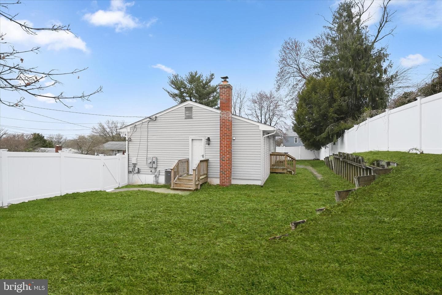 413 Elm Avenue photo 33