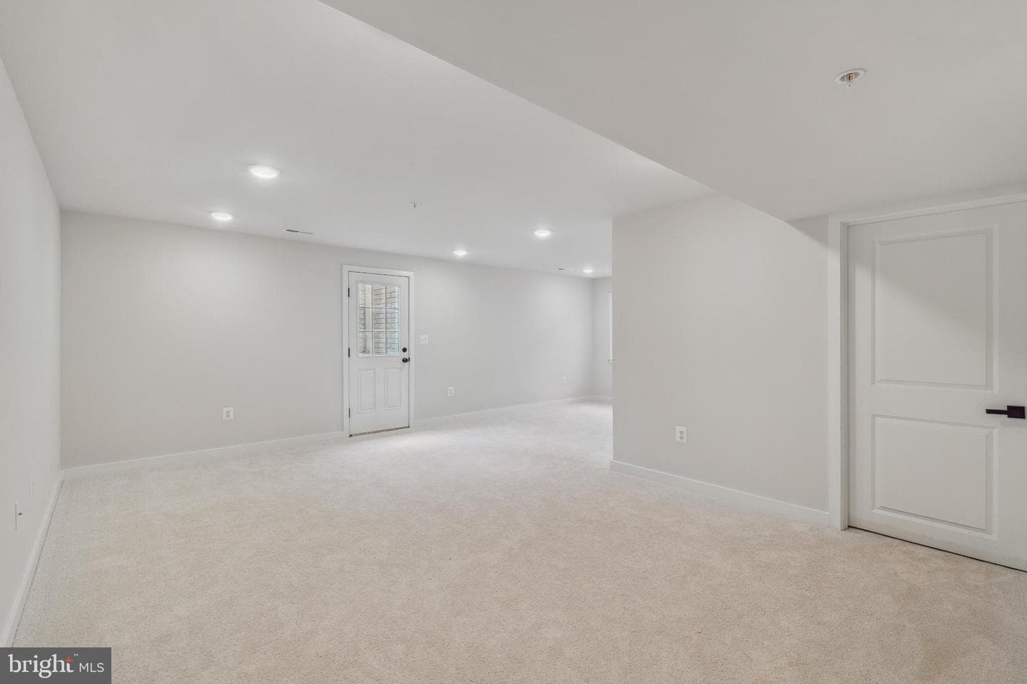 7713 Woodlawn Avenue photo 31