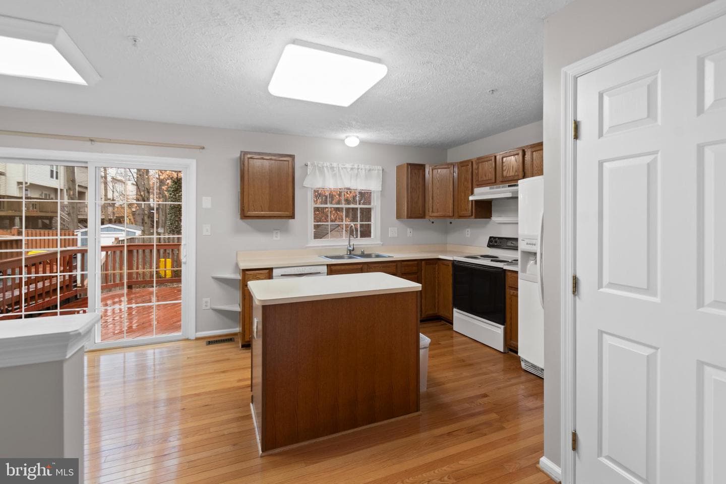 1035 Chestnut Cove Drive photo 11
