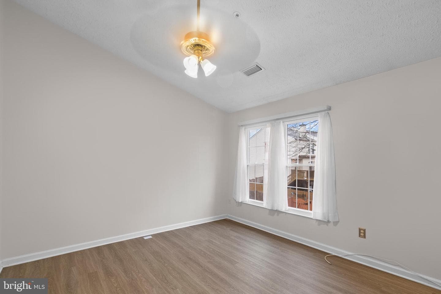 1035 Chestnut Cove Drive photo 17