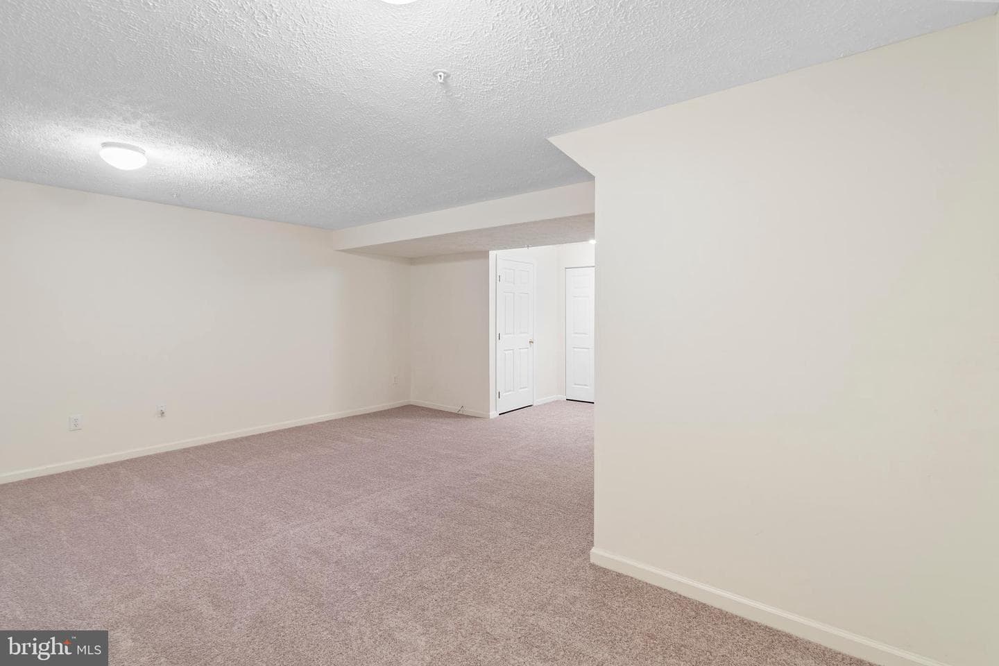 1035 Chestnut Cove Drive photo 32