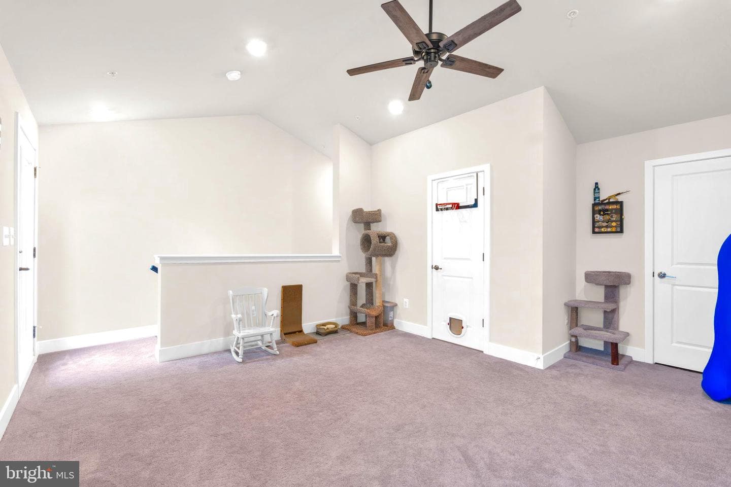 737 Allegheny Avenue photo 38