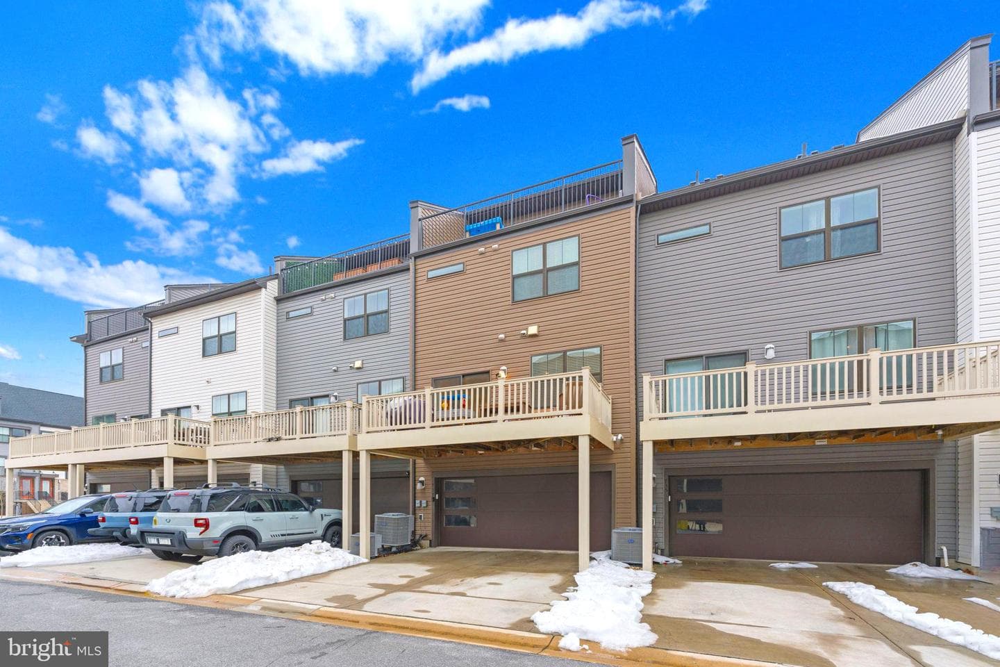 737 Allegheny Avenue photo 46