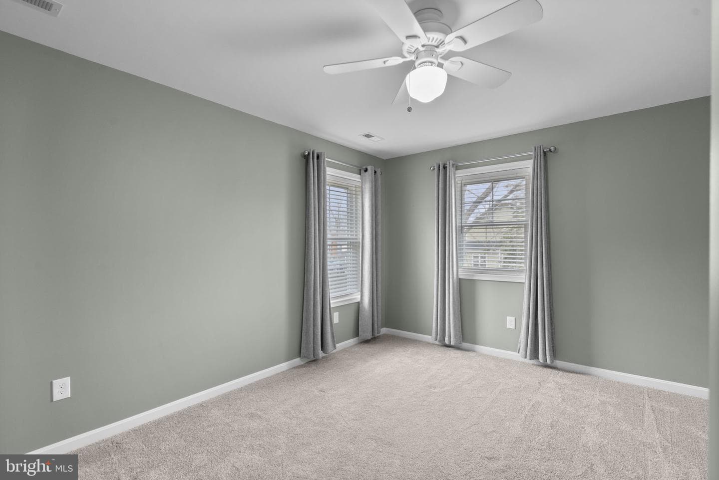 112 Elliott Place photo 29