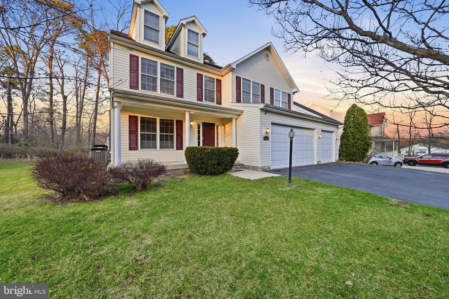 1110 Thompson Avenue photo 2
