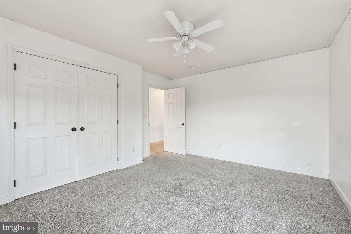 1110 Thompson Avenue photo 34