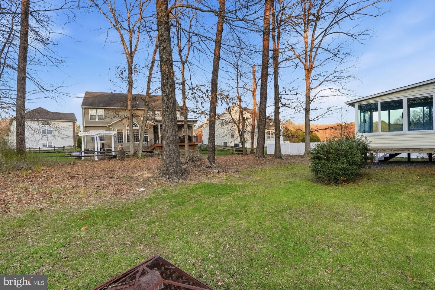 1110 Thompson Avenue photo 43