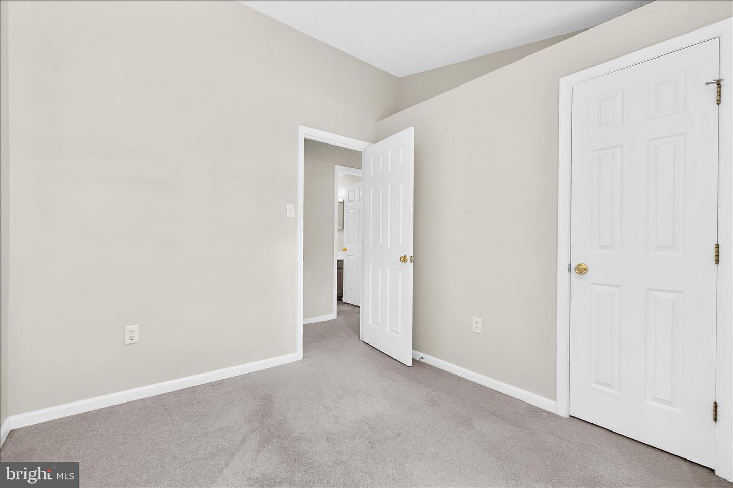 577 Quaker Ridge Court photo 27