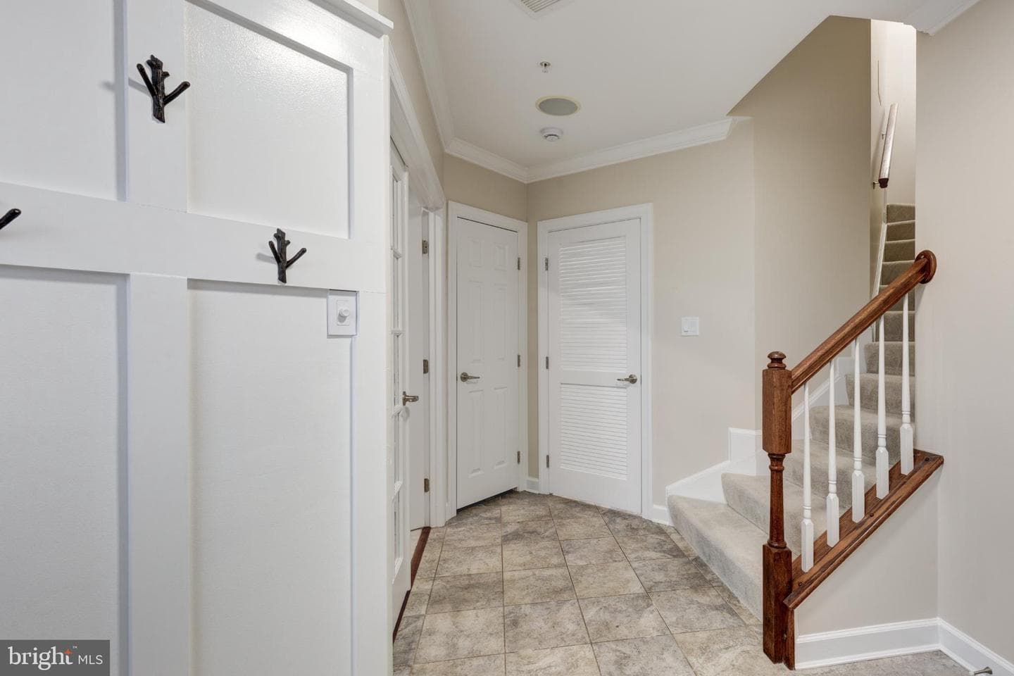 1025 Ironwood Lane photo 9