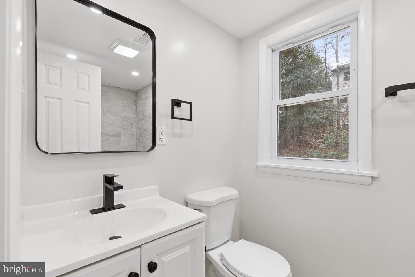 1041 Skyview Drive photo 33
