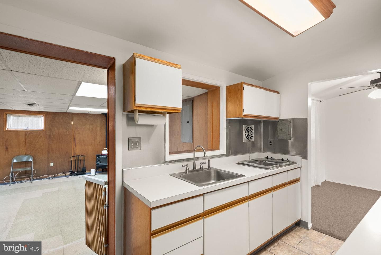 208 Gloucester Drive photo 11