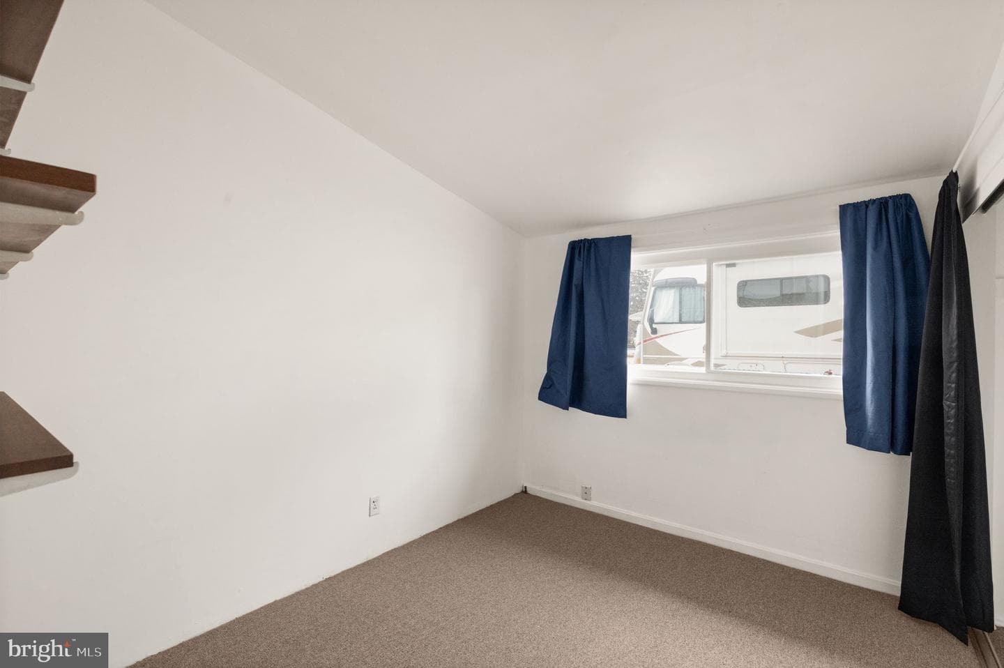 208 Gloucester Drive photo 12