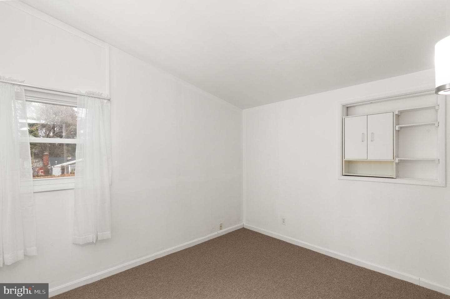 208 Gloucester Drive photo 18