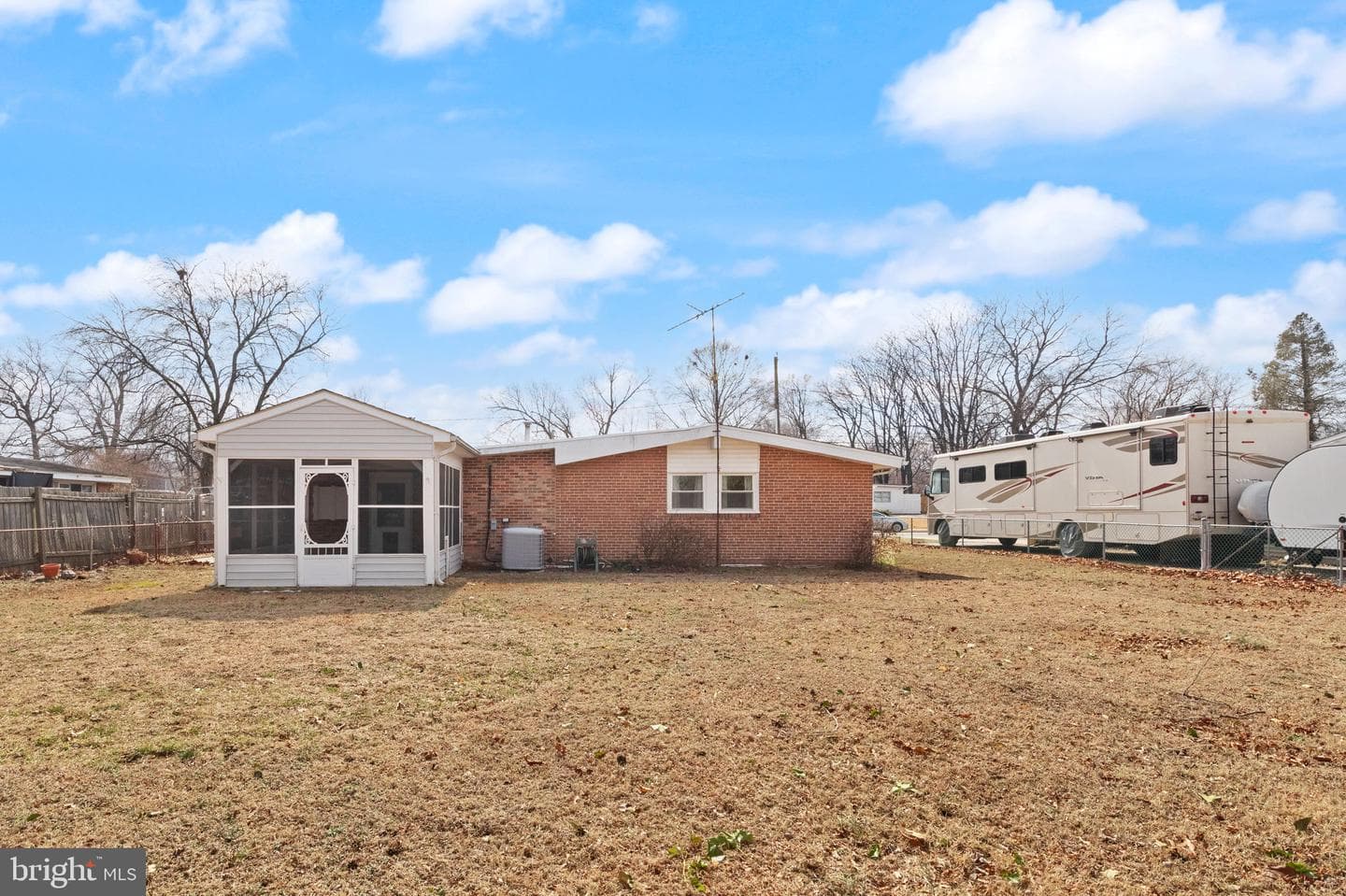 208 Gloucester Drive photo 25