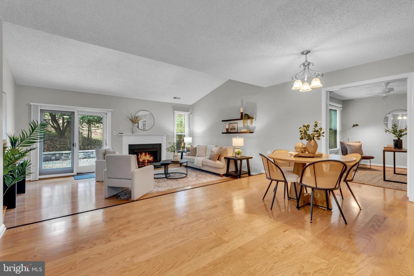 2568 Forest Knoll photo 20