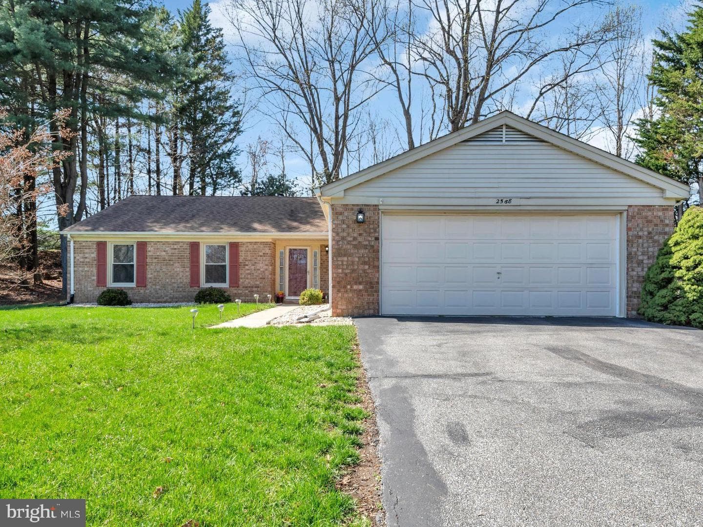 2568 Forest Knoll photo 3