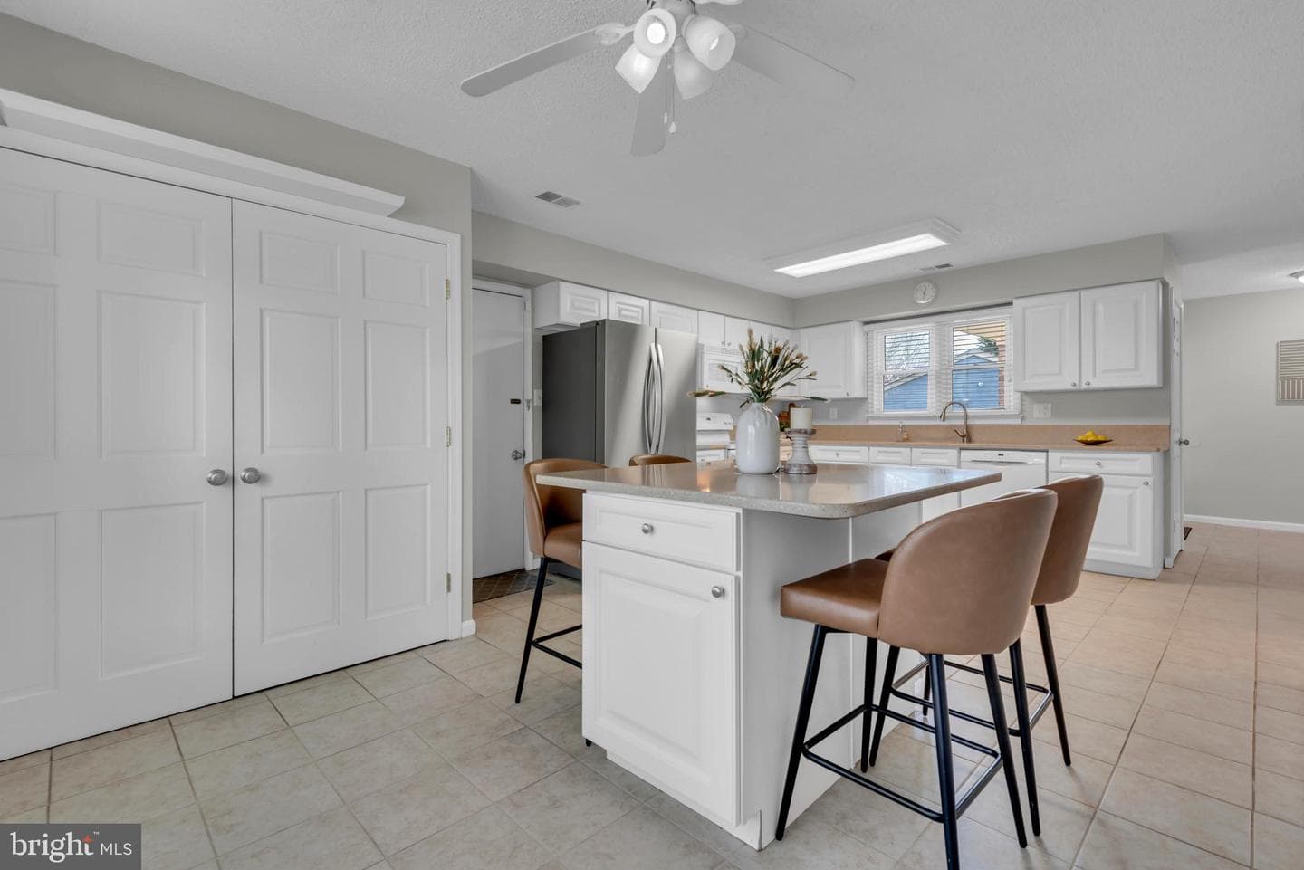 2568 Forest Knoll photo 32