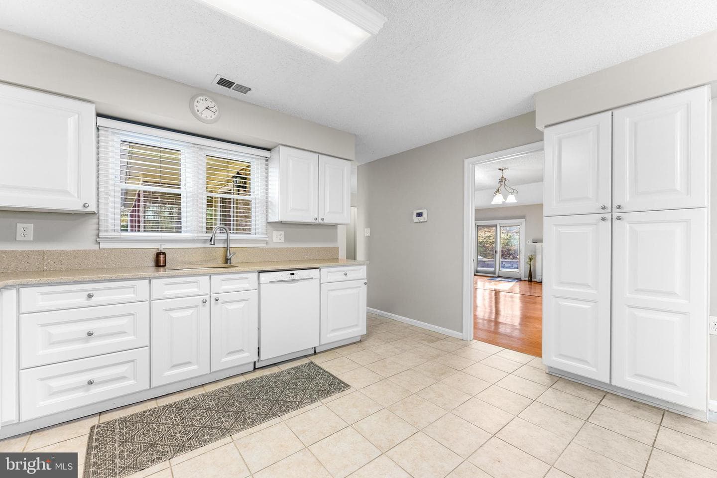 2568 Forest Knoll photo 36