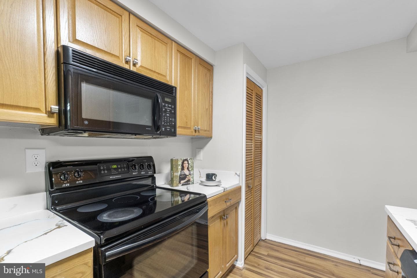 392 West Court #2b photo 19