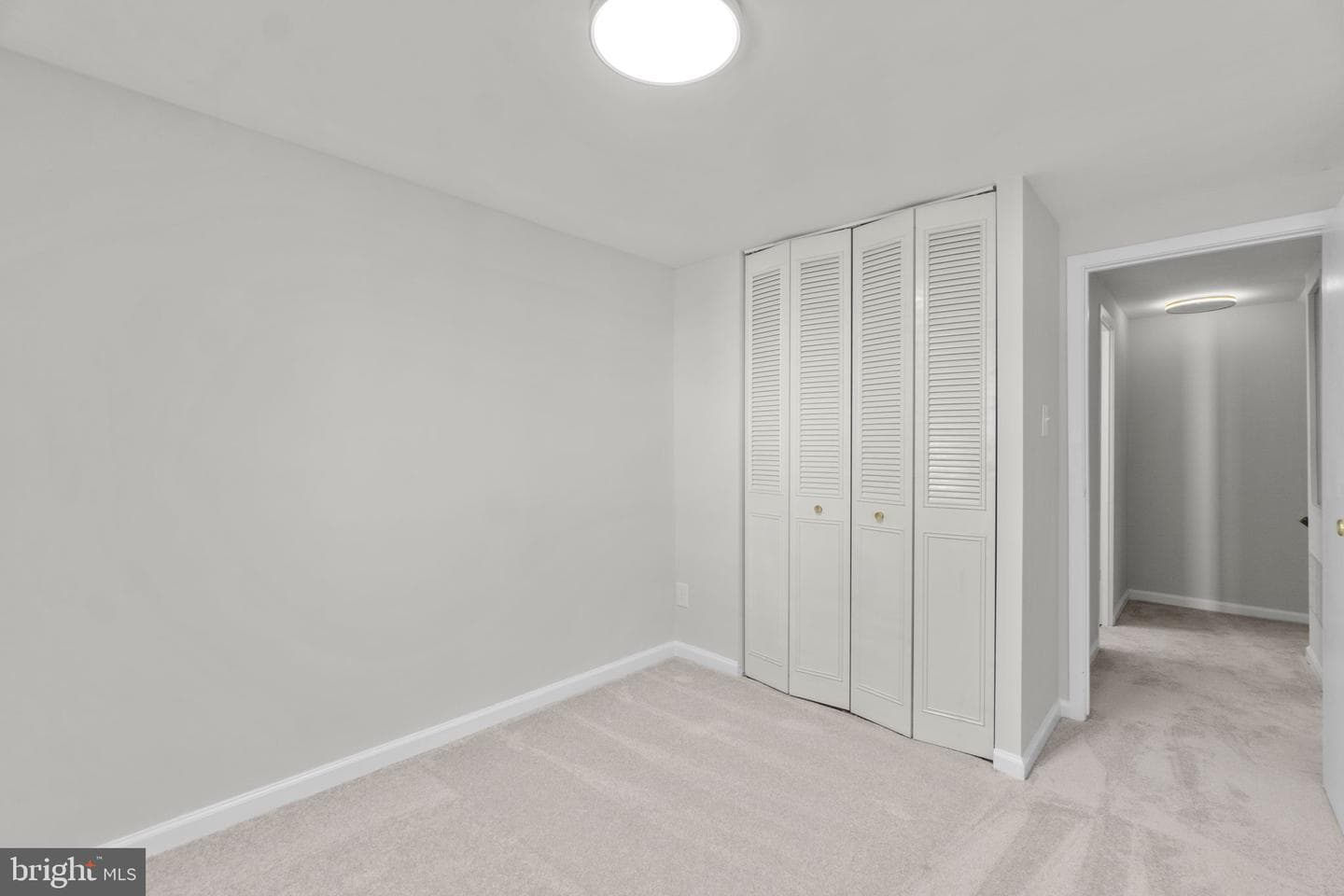 392 West Court #2b photo 34