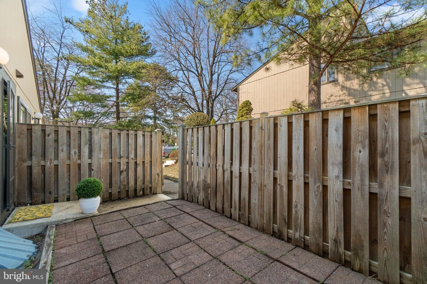 392 West Court #2b photo 45