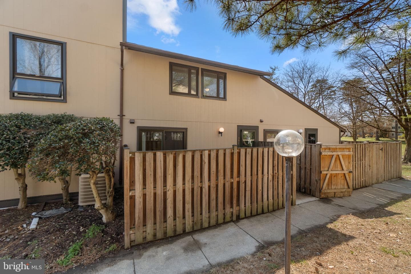 392 West Court #2b photo 48