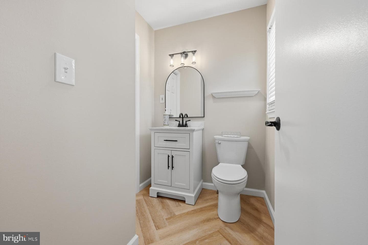 3476 S River Terrace photo 22