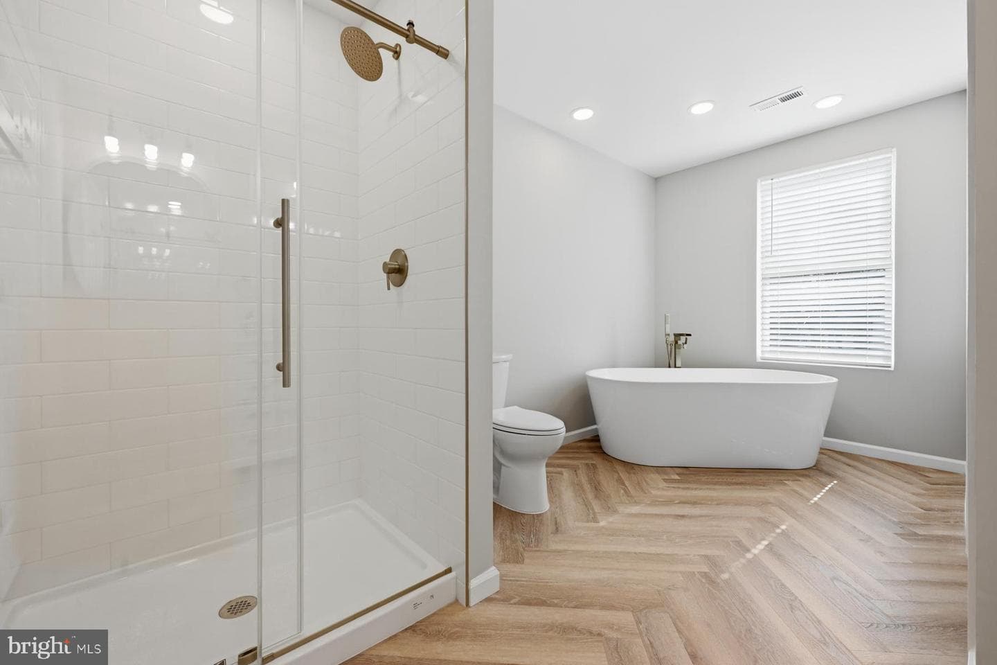 3476 S River Terrace photo 37